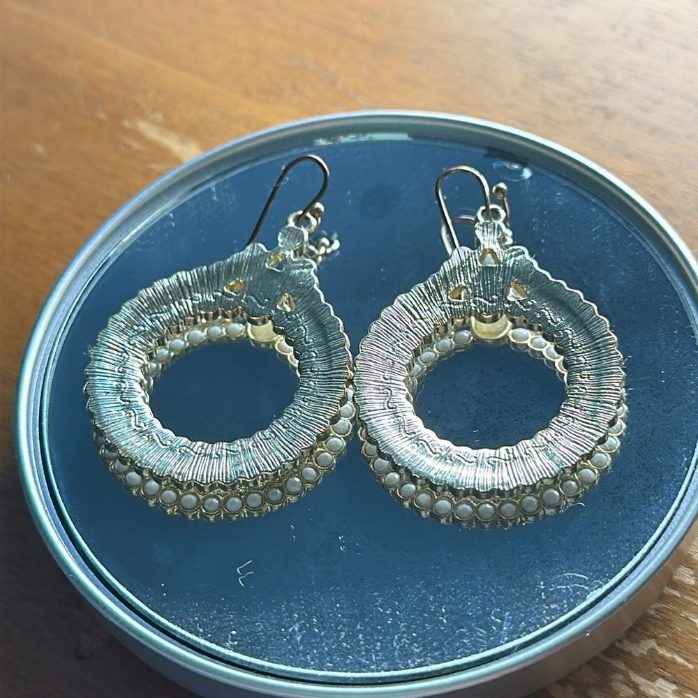 White bead & gold tone large teardrop drop festival boho wire earrings - Picture 4 of 4